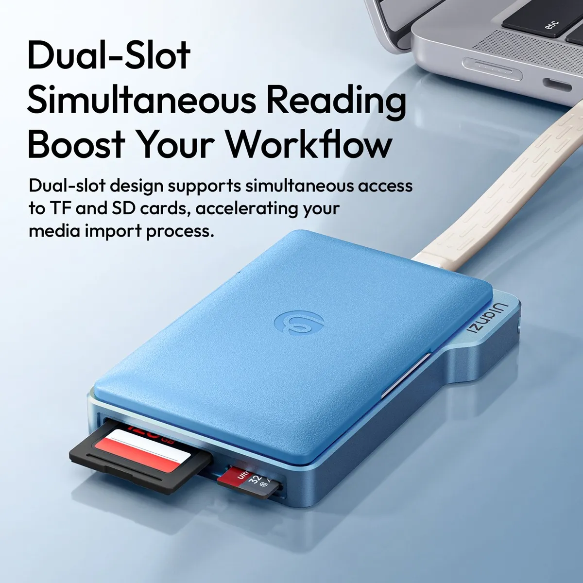 ULANZI DC01 reading an SD card and a microSD card at the same time from its two card slots.