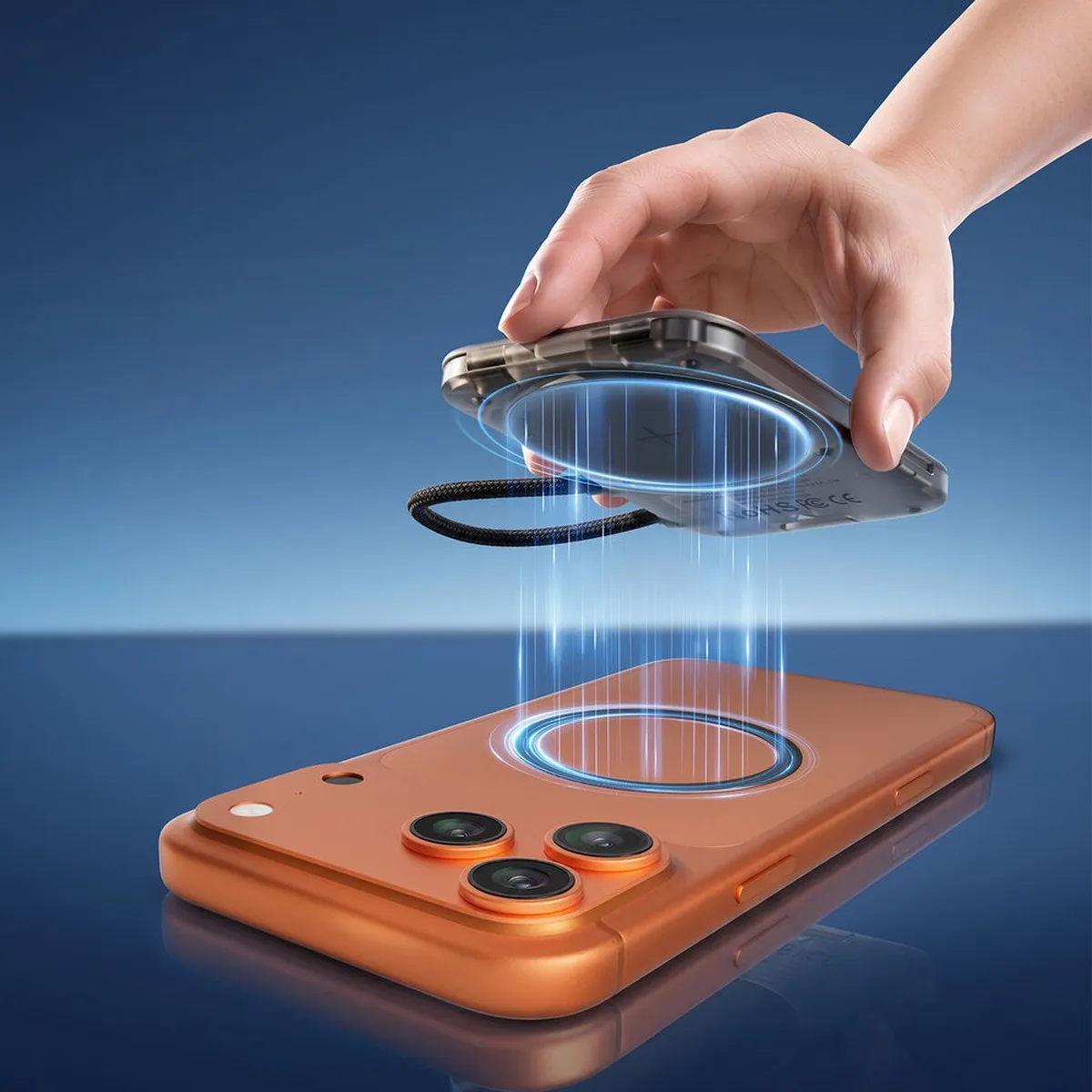 The magnetic back of the ULANZI CC02 aligning with the magnet ring on the back of a phone.	90